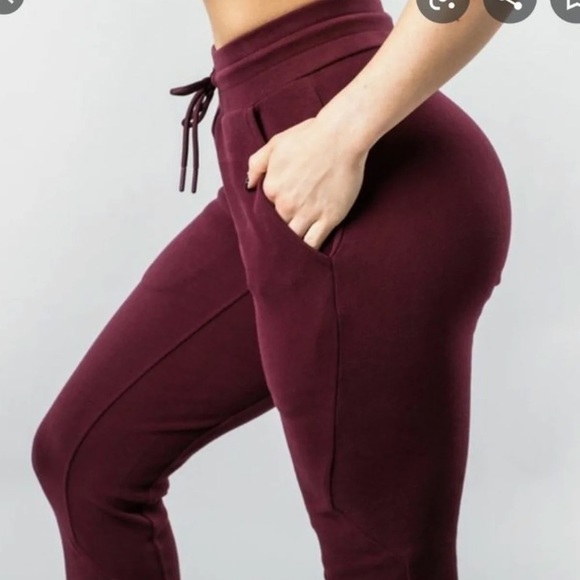 Alphalete Identity Joggers - Picture 2 of 4